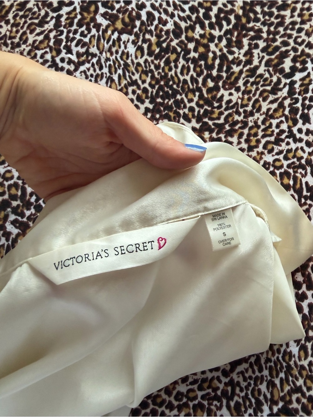 Silky White Satin Button-Up Shirt - Picture 5 of 5